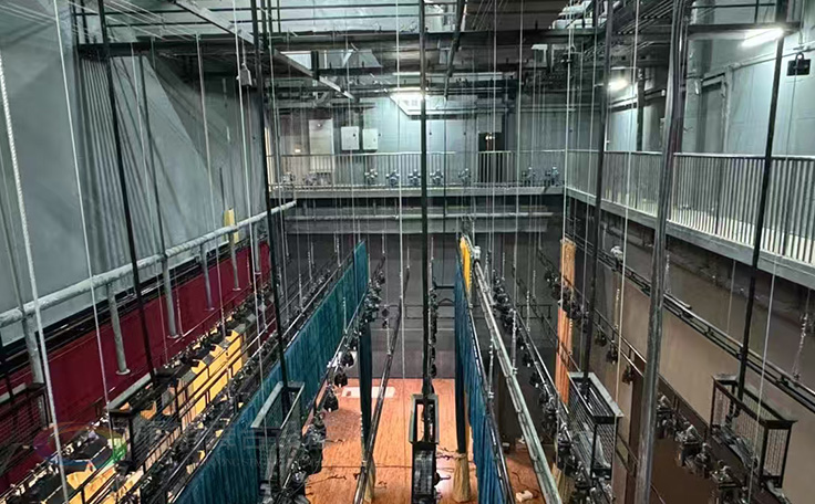 戴南文化藝術(shù)中心舞臺機械 舞臺吊桿 舞臺阻燃幕布項目 助力本地文化演出升級，為觀眾帶來更優(yōu)質(zhì)的視聽體驗！